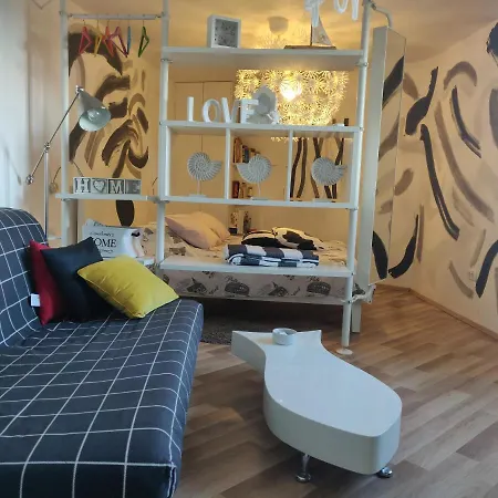 A Bright Hideaway Appartement *