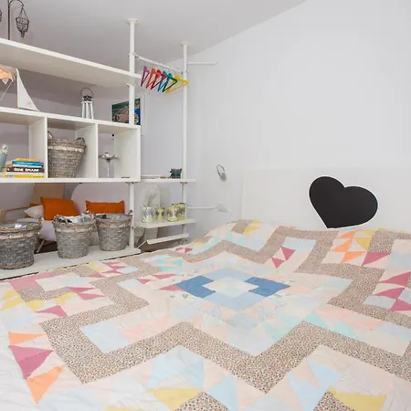 A Bright Hideaway Appartement